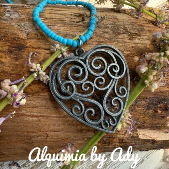Maximalist big heart medallion beaded cord short necklace - Picture 1 of 2